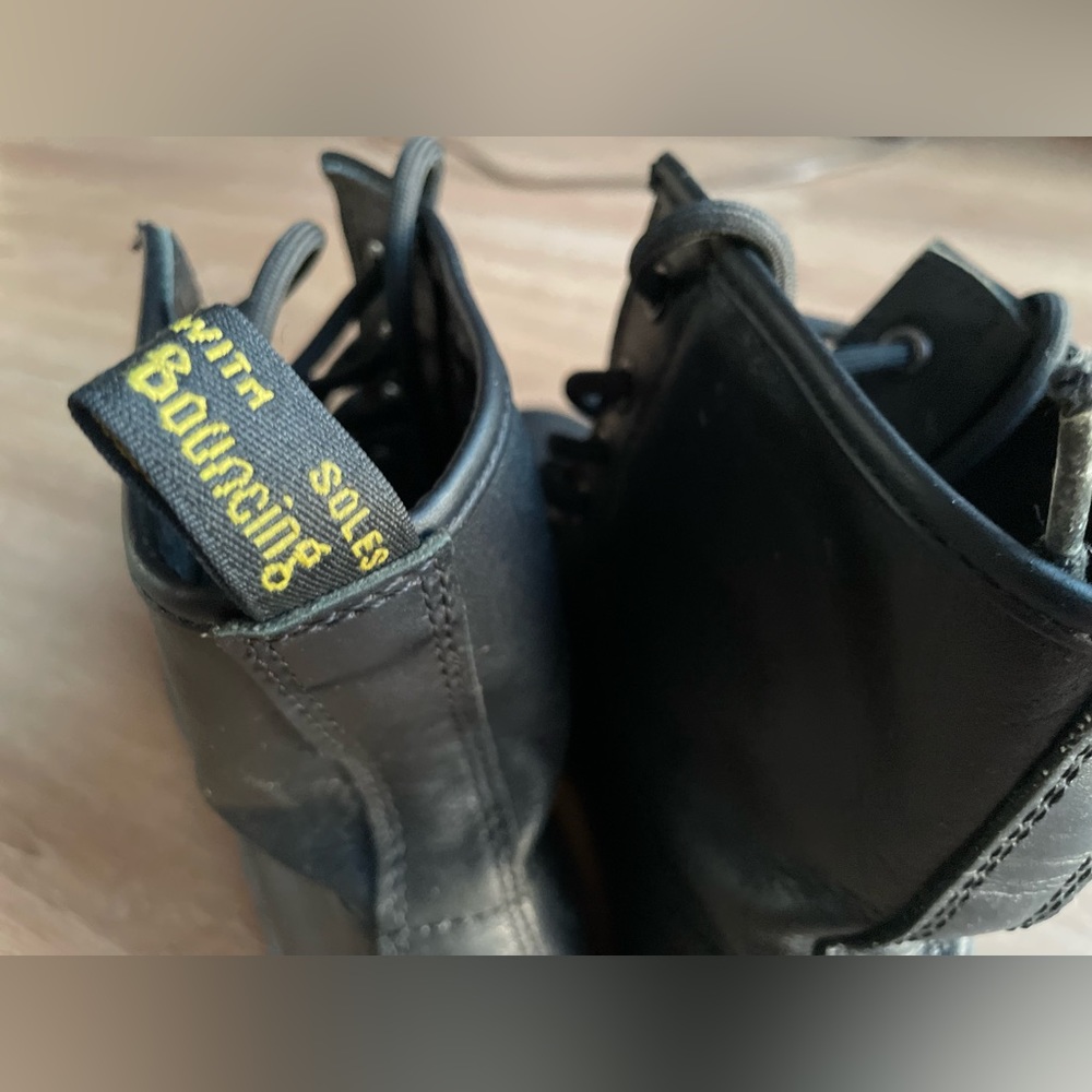 Dr. Martens “the original” Women’s Combat Boots size 7 - Picture 4 of 15